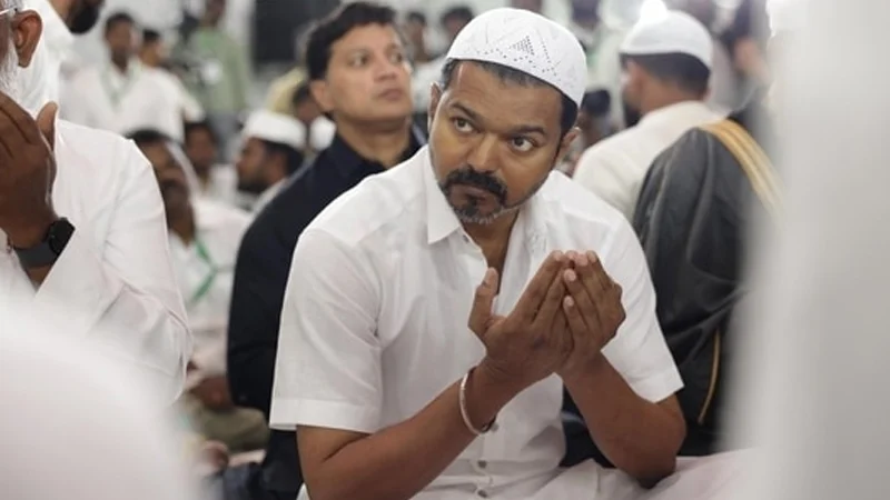 রোজা রেখে ইফতার আয়োজনে থালাপতি বিজয়, অভিনেতাকে ঘিরে প্রশ্ন